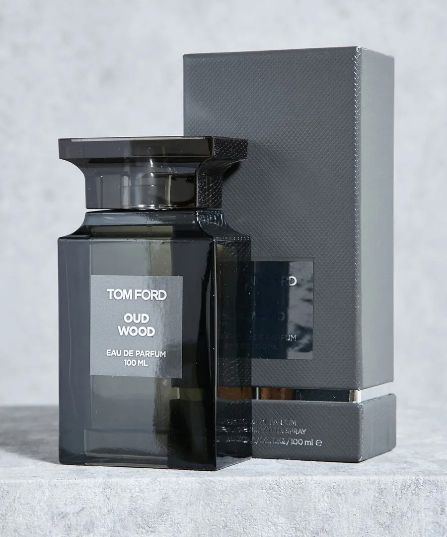 عطر تام فورد عود وود حجم و طراحی عطر تام فورد عود وود